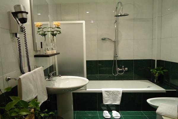 Ch Hotel Giada Inn Арезе Екстериор снимка